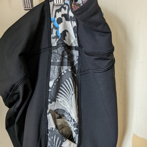 Lululemon leggings VGUC - Picture 9 of 9